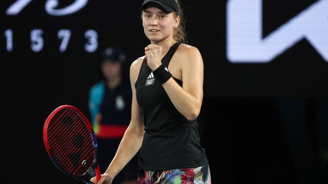 La Kazakhe Elena Rybakina, le 24 janvier 2022 à Melbourne, lors des quarts de finale de l'Open d'Australie