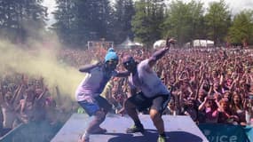Sidney Govou, à gauche, s'est beaucoup amusé lors de la Color Me Rad de Lyon.