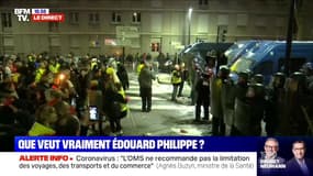 Municipales: des manifestants attendent Edouard Philippe avant son premier meeting de campagne au Havre