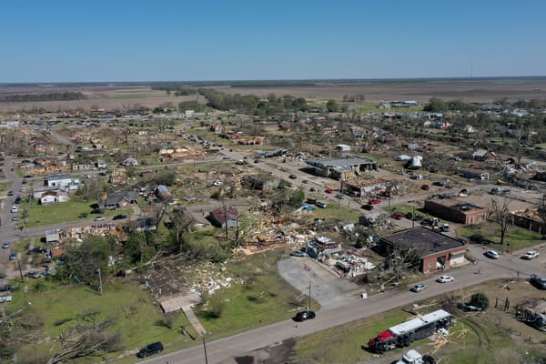 Une vue aérienne de la ville de Rolling Fork, dans le Mississippi, le 25 mars 2023, après le passage des tornades.
