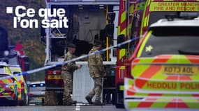 Des militaires devant une synagogue du nord de Manchester, frappée par une attaque terroriste, le 2 octobre 2025, au Royaume-Uni.