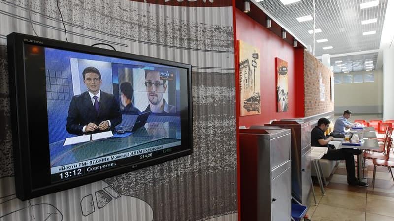 Dans la zone de transit de l'aéroport Cheremetievo de Moscou, où Edward Snowden est bloqué depuis le 23 juin. La Fédération internationale des droits de l'homme (FIDH) et la Ligue des droits de l'homme (LDH) ont déposé jeudi une plainte contre X pour atte