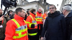Le ministre de l'Intérieur Bruno Retailleau en déplacement à Redon (Ille-et-Vilaine), samedi 1er février, commune touchée par de violentes inondations en raison de la crue de la Vilaine. 