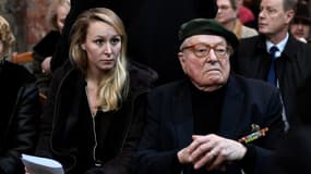 Jean-Marie Le Pen, assis à côté de sa petite-fille Marion Maréchal, avant d'assister aux funérailles du cofondateur du FN, Roger Holeindre, le 6 février 2020 à l'église Saint-Roch à Paris.
