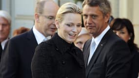 Philippe Narmino, à droite, en compagnie du Prince Albert II et de la princesse Charlène de Monaco, le 17 novembre 2011.
