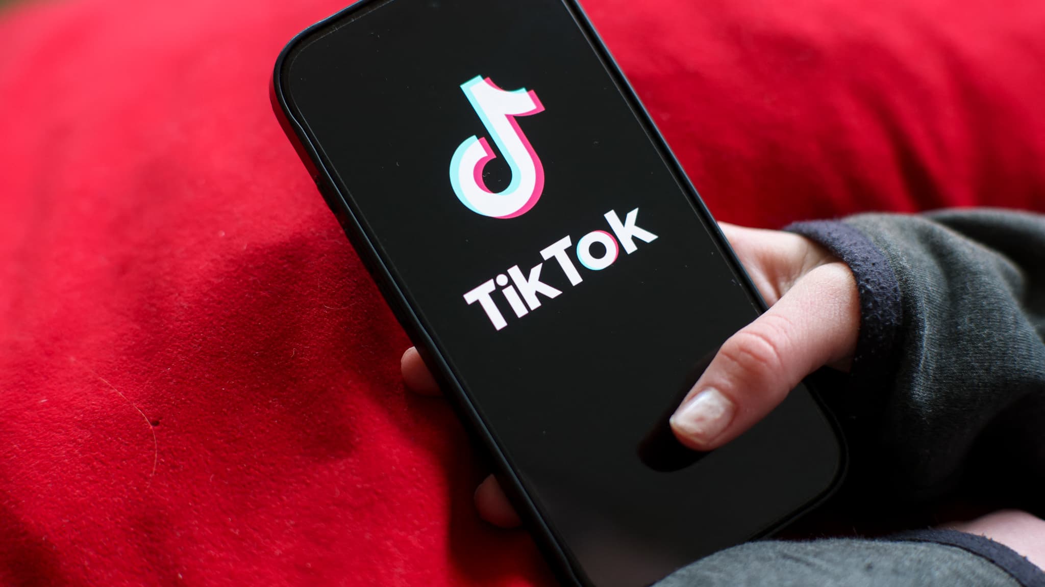TikTok, yapay zeka ile üretilmiş spam içeriklere karşı önlemlerini sıkılaştırıyor