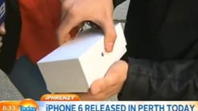 Il fait tomber son nouvel iPhone 6 en voulant le montrer à la télévision.