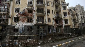 Un immeuble touché par les combats à Irpin, près de Kiev, le 1er avril 2022 - Image d'illustration 