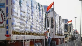 Des camions d'aide humanitaire sur le point de pénétrer dans la bande de Gaza, Rafah, le 19 janvier 2025