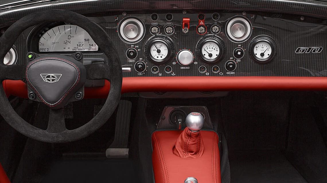 Un habitacle spartiate mais aux belles finitions. Un habitacle spartiate mais aux belles finitions.