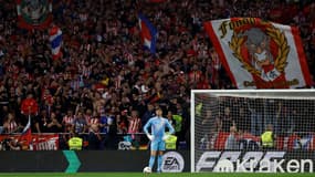 Les supporters de l'Atlético de Madrid derrière Thibaut Courtois lors du derby contre le Real (1-1, Liga), le 29 septembre 2024