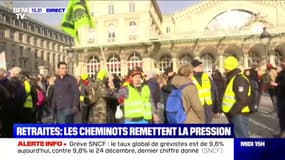 Grève: des cheminots et des agents de la RATP se mobilisent devant la gare de l'est