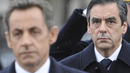 Selon le baromètre mensuel OpinionWay, la cote de popularité de Nicolas Sarkozy est en baisse de trois points à 30%, son plus bas niveau depuis le début de son mandat. Celle du Premier ministre, François Fillon, chute de cinq points à 40%. /Photo prise le