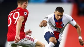 Kylian Mbappé au duel avec Scott McTominay, à Manchester le 2 décembre 2020