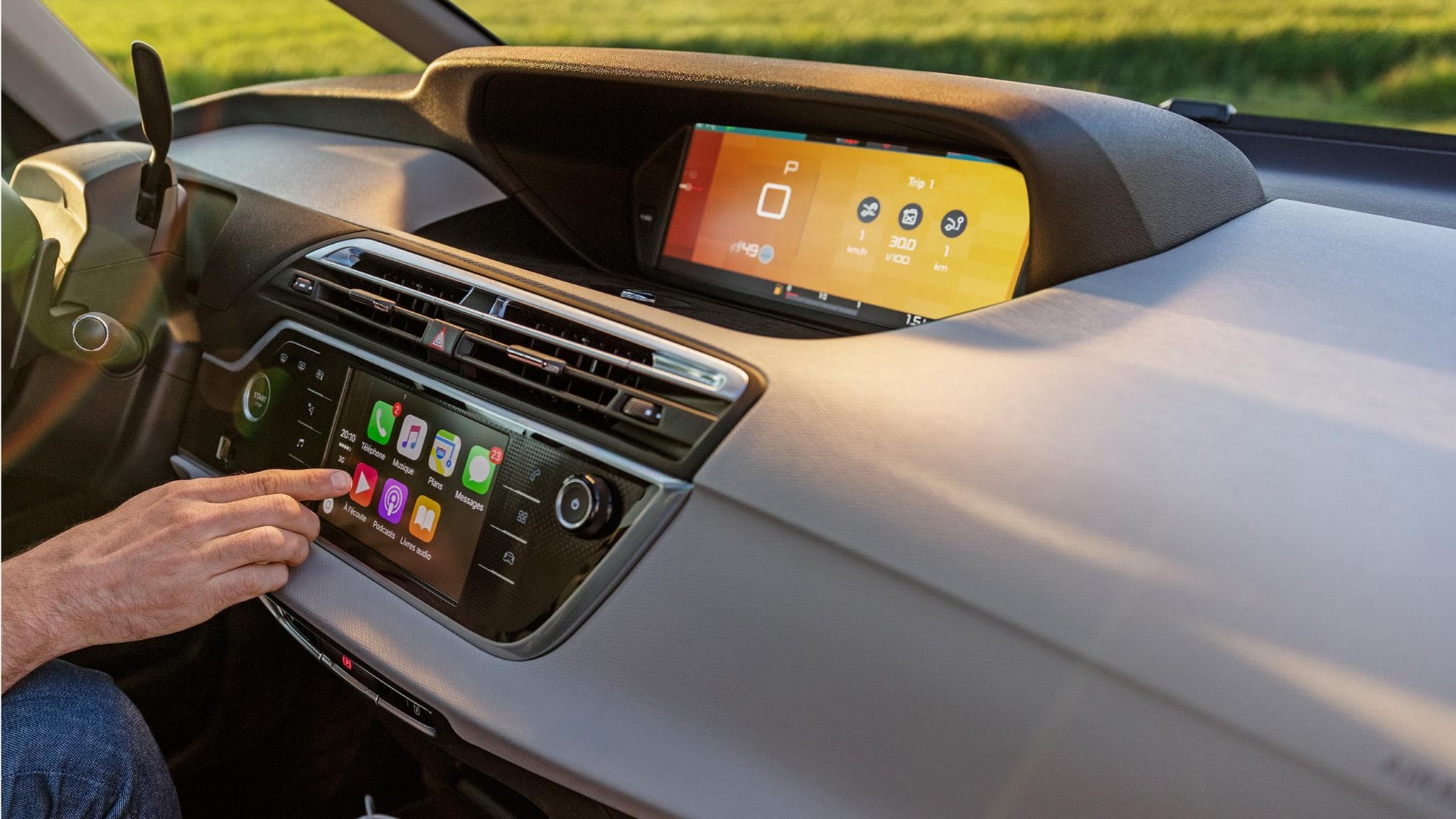 Un nouveau système de guidage et commandes fait son apparition. Le Citroën Connect Nav et son écran de commande tactile 7 pouces. Un nouveau système de guidage et commandes fait son apparition. Le Citroën Connect Nav et son écran de commande tactile 7 pouces.