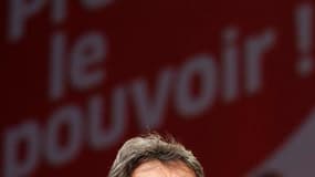 Jean-Luc Mélenchon, le candidat du Front de gauche à l'élection présidentielle de 2012, a appelé samedi soir les électeurs à "rendre les coups" au monde de la finance lors de son premier meeting de campagne au lendemain de la dégradation de la note souver