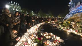 La place de la République à Paris, symbole après les attentats de Charlie est redevenu un lieu de recueillement depuis vendredi.