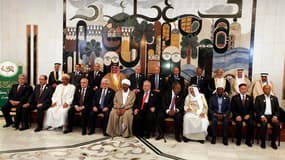 Réunis en sommet à Bagdad, les dirigeants des pays de la Ligue arabe ont mis jeudi le président syrien Bachar al Assad au défi de mettre en oeuvre le plan de paix de Kofi Annan, qu'il a accepté dans son principe, alors que les violences continuent sans re