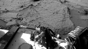 Le robot Curiosity a prélevé des échantillons qui prouvent l'existence d'eau dans le sol martien.