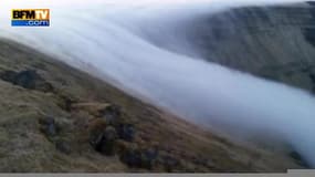 Une cascade de nuage filmée en Islande