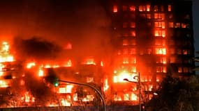 L'immeuble d'habitation touché par un violent incendie à Valence (Espagne), le 22 février 2024.

