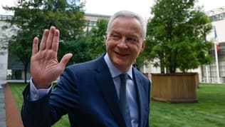 Bruno Le Maire salue les collaborateurs de Bercy avant de faire son discours d'adieux au ministère de l'Économie, jeudi 12 septembre.