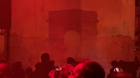 Anne Hidalgo dresse son bilan de mi-mandat en son, en lumière et en odeur.