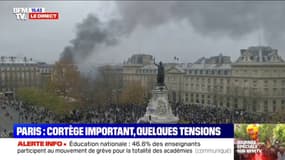 Retraites: situation tendue place de la République à Paris