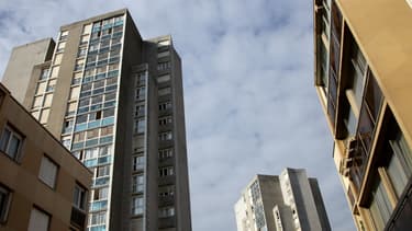 Le fait d'habiter un quartier prioritaire "augmente également le sentiment d'avoir subi une discrimination liée à l'emploi", selon le rapport de France Stratégie.