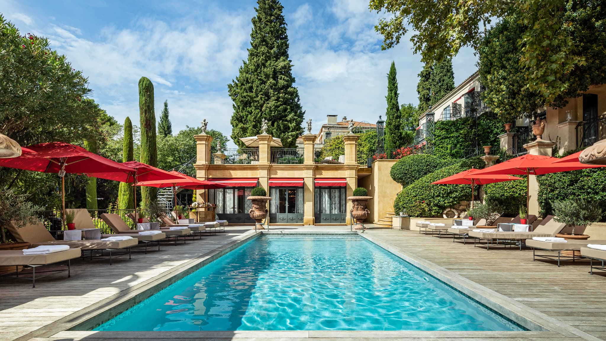 “Discover the Most Prestigious Hotels and Castles on the South-East Coast of France: From Perpignan to Aix-en-Provence”