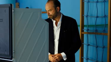 Le Premier ministre à un bureau de vote du Havre, le 11 juin 2017 lors du premier tour des élections législatives.