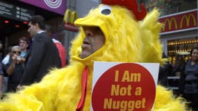 Manifestation en 2010 à New York contre le traitement infligé aux poulets vendus par McDo