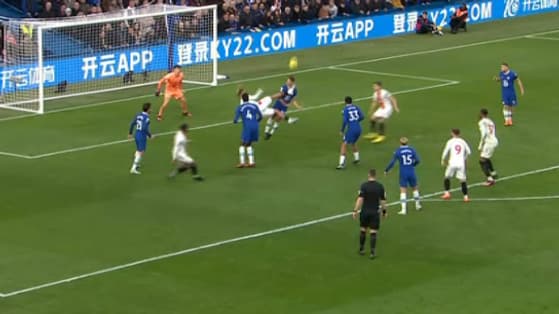 Le choc terrible subi par Cesar Azpilicueta lors de Chelsea-Southampton, 18 février 2023 Le choc terrible subi par Cesar Azpilicueta lors de Chelsea-Southampton, 18 février 2023
