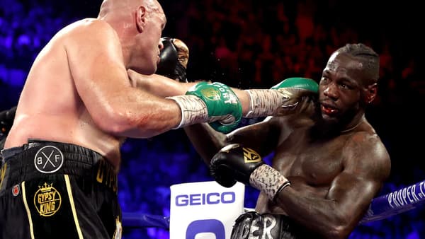 Tyson Fury (de dos) en démonstration contre Deontay Wilder