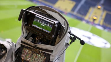 Une caméra avant un match de Ligue des champions à Dortmund, le 19 février 2025