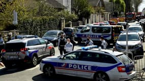 Abords du commissariat de Rambouillet peu après l'attaque terroriste le 23 avril 2021
