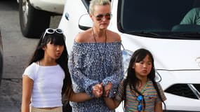 Laeticia Hallyday à Saint-Barth avec ses filles Jade et Joy