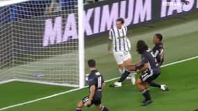 Le tacle de Marcelo devant Bernardeschi