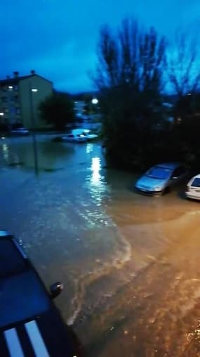 Intempéries dans le Var: un lotissement sous les eaux à Brignoles - Témoins BFMTV