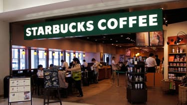 Pour faire taire les critiques autour des mauvaises conditions de travail, Starbucks multiplie les initiatives envers ses salariés.