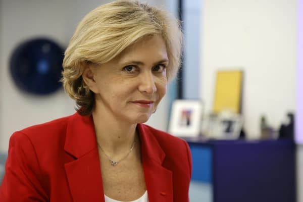 Valerie Pecresse, candidate LR à la présidentielle, pose dans son QG de campagne à Paris, le 4 janvier 2022