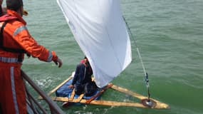 Le jeune migrant a été sauvé alors qu'il tentait une traversée de la Manche à bord d'un radeau de fortune.