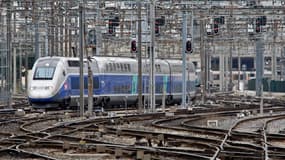 8 personnes ont été mises en examen pour avoir stoppé un TGV en pleine voie.