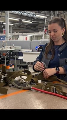  Les secrets de fabrication des parachutes de l’Otan 