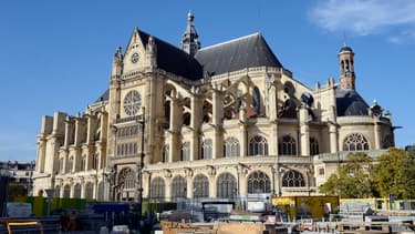 La restauration de la façade côté jardin de l'église Saint-Eustache, programmée jusqu'à la fin 2018, est estimée à 2,4 millions d'euros.