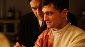 Jon Hamm et Daniel Radcliffe dans "A Young Doctor's Notebook"