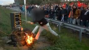 Des Bonnets rouges s'attaquent à des radars pour manifester leur colère.