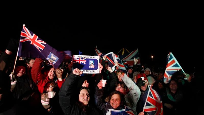 Les habitants des îles Malouines ont voté à la quasi unanimité (à 99,8%) en faveur du maintien de leur rattachement à la Grande-Bretagne à l'issue d'un référendum organisé dimanche et lundi dans le but de désamorcer les revendications territoriales croiss