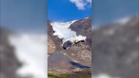 Un glacier chute dans les gorges de Juuku, au Kirghizistan, filmé par un randonneur, diffusé le 11 juillet 2022