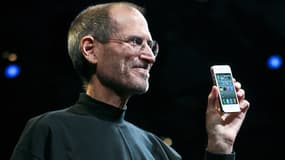 Steve Jobs dévoilant l'iPhone 4 à San Francisco, le 7 juin 2010